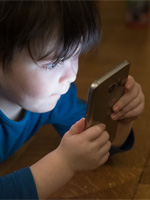 Le portable est-il indispensable aux enfants ?