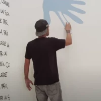 Clip On écrit sur les murs